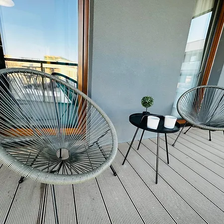 Apartment Inside Airport & Business Warsaw